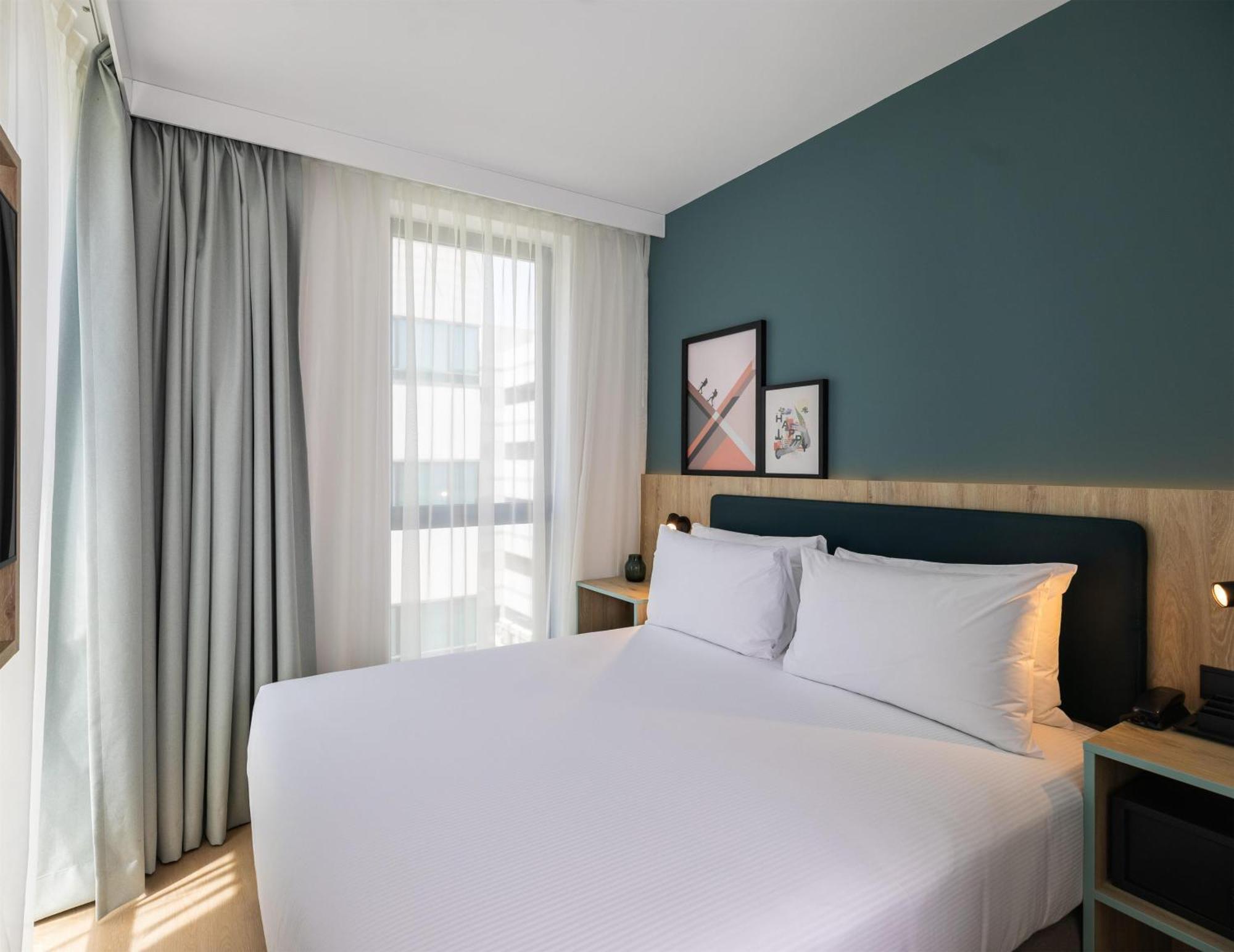 Spark By Hilton Madrid Alcala — Photos 1